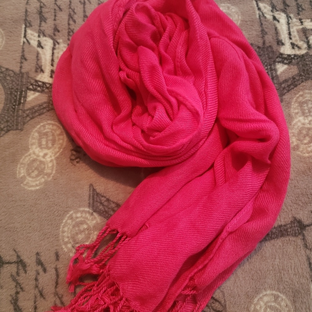 Scarf.